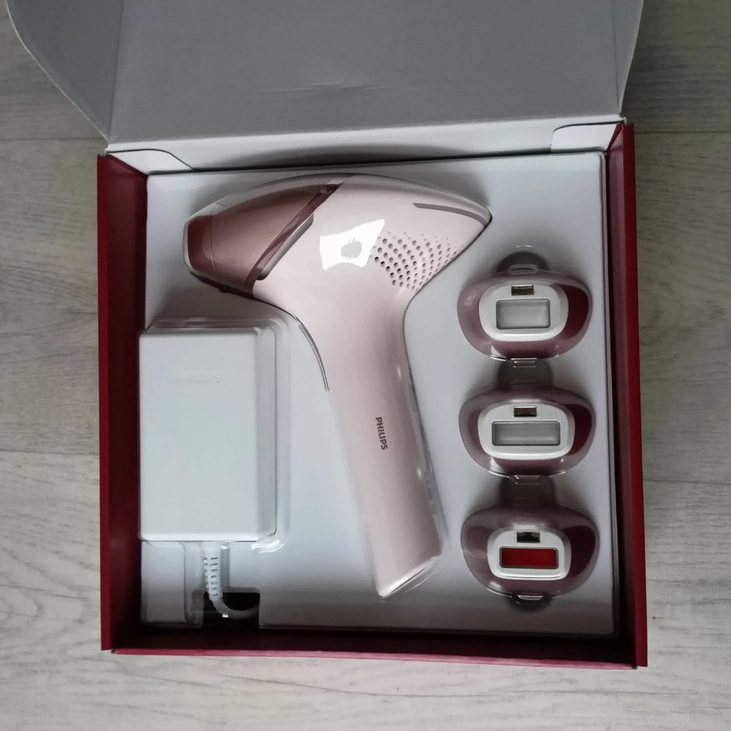 Test, recenzija in ocena IPL epilatorja Philips Lumea IPL 9900 Series 03