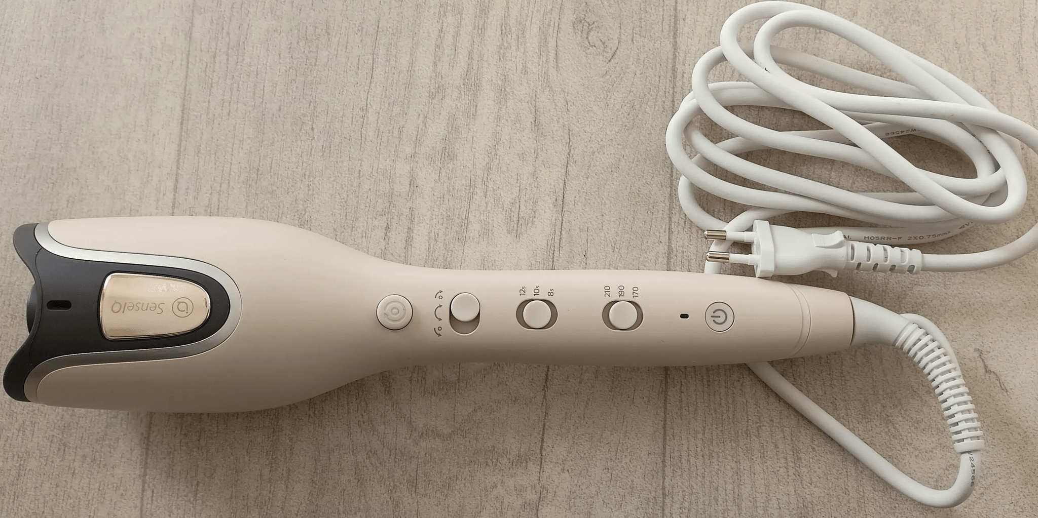 Recenzija avtomatskega kodralnika Philips Series 8000 SenseIQ BHB887