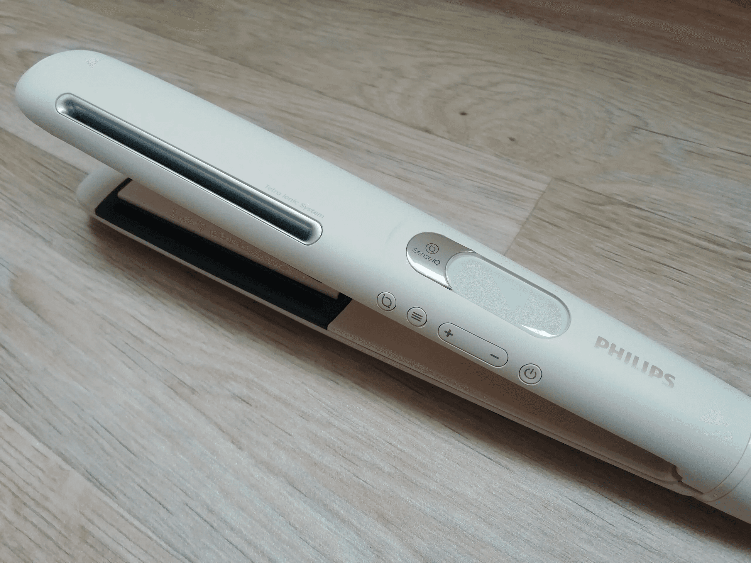 Rokovanje z likalnikom Philips Series 8000 SenseIQ