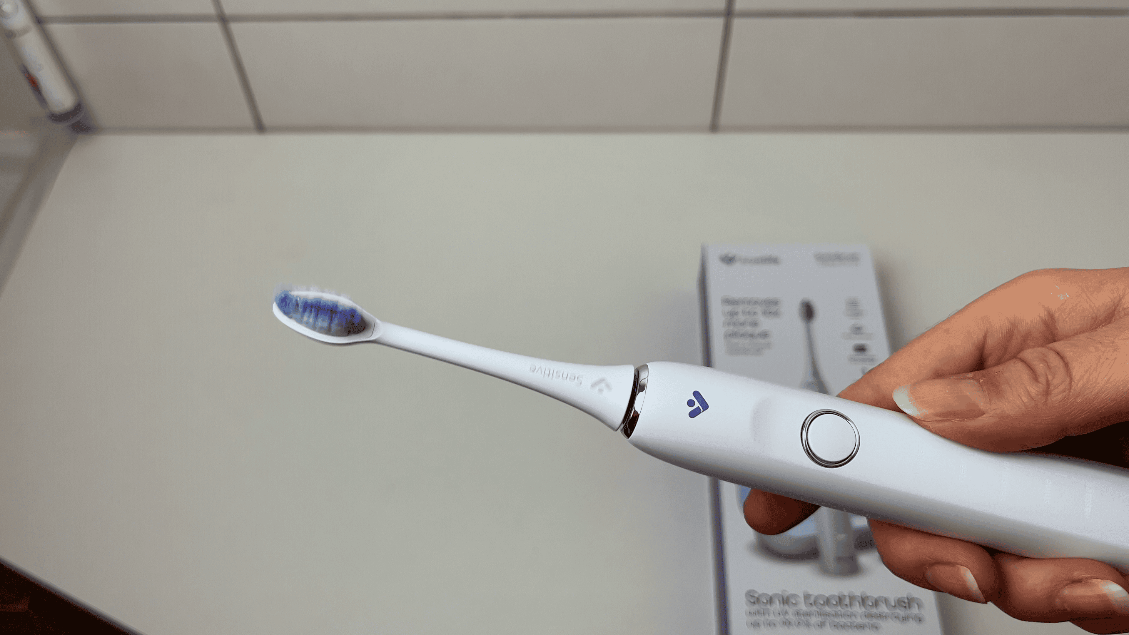 TrueLife-SonicBrush-Clean70-UV-za-masazu-desni